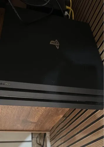 PS4 PRO 1TB - COMPLETO COM 5 JOGOS!