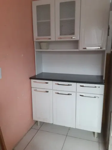 Armário de cozinha por 300 reais.