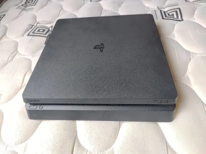 PlayStation 4 slim 1TB