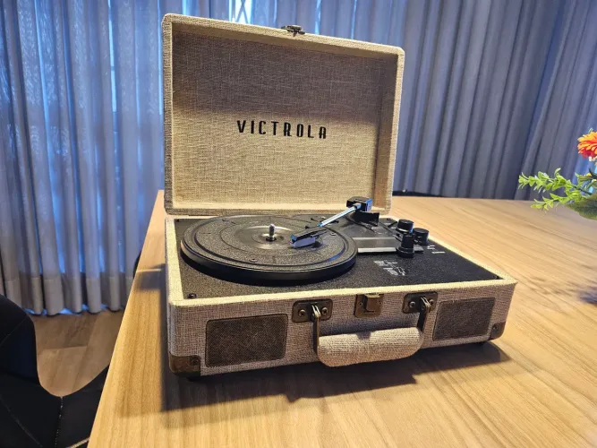 Toca vinil portátil Victrola Journey