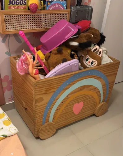 Caixa de madeira para brinquedos