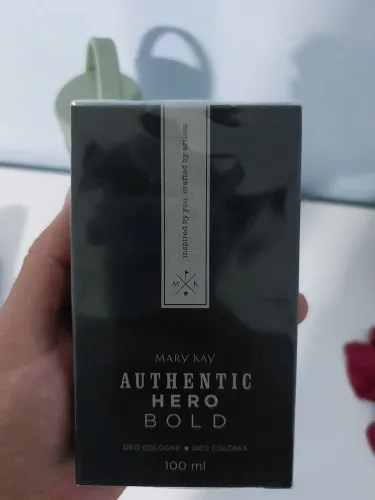 Perfume Authentic hero bold Mary kay