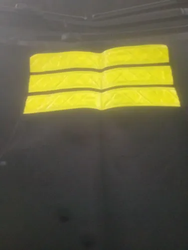 Vendo um colete refletivo semi novo interessado e só ligar . *51