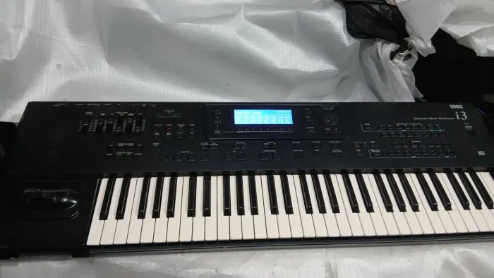 Teclado korg i3