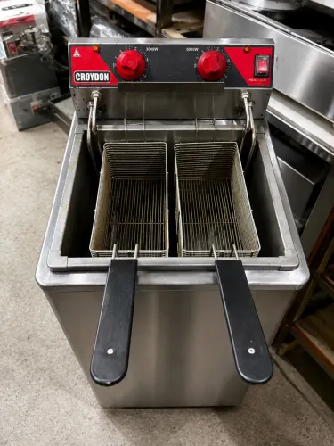 ? VENDO FRITADEIRA ELÉTRICA INDUSTRIAL CROYDON ?  