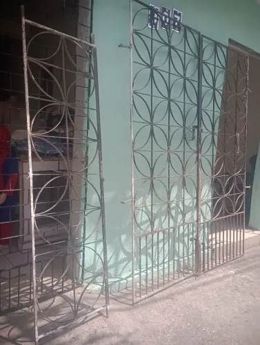 Portão de ferro grande 350 reais