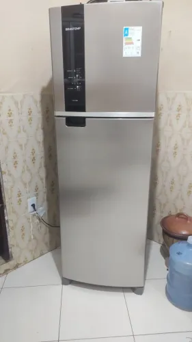 Vendo geladeira e tv e outros móveis 