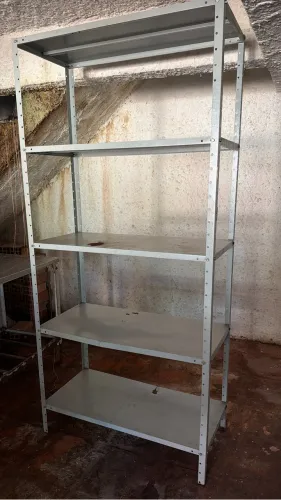 Estantes de Ferro