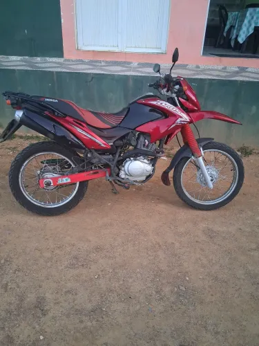 Moto Bros 150 2010 em perfeito estado  em dia só licenciamento  de 187  pra pagar 