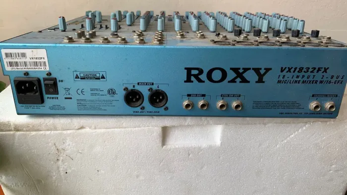 Mesa de Som Roxy 1832FX - 18 Canais com Efeito - Funcionando
