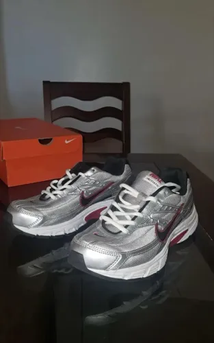 Tênis Nike initiator 