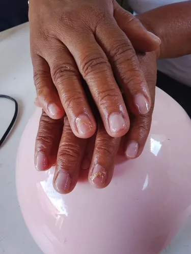 Aplicação de unha em gel no molde f1