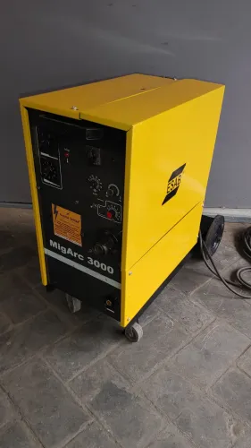 Maquina de solda Mig 300 Amperes Trifásica 220v