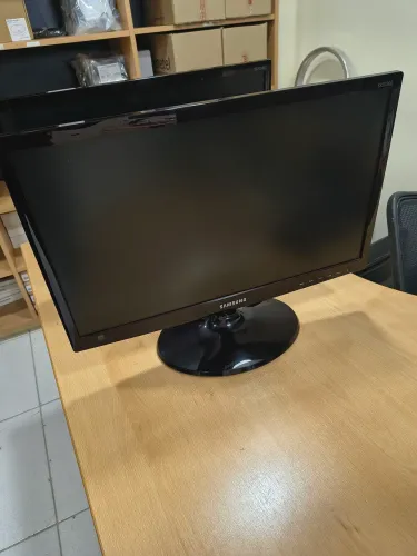  2 Monitores Samsung S22C300F
