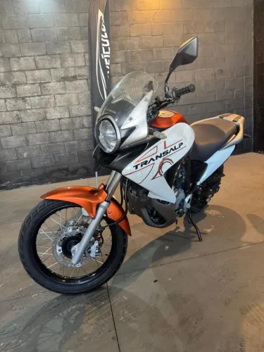 TRANSALP XL 700V - 2014 - Super Conservada - Shock Veículos