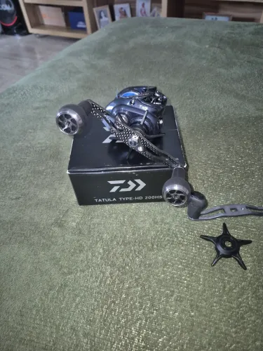 Carretilha daiwa tatula tipe hd , com rolamentos cerâmico, star drag gomexus e knobs go