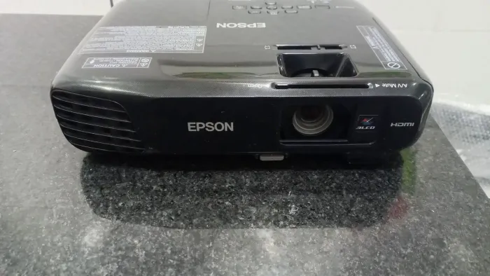 PROJETOR EPSON S18 HDMI