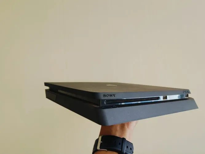 PS4 1 TB Slim + Jogos