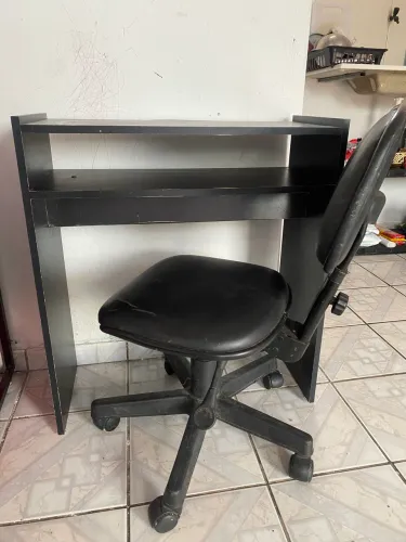 Mesa manicure com cadeira giratória 