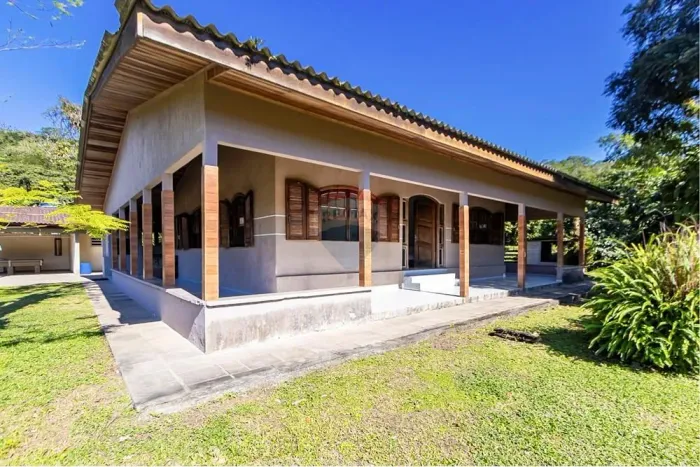 Chácara produtiva à venda no bairro Alto, com área de 205.000m², banhada pelo Rio do Nunes