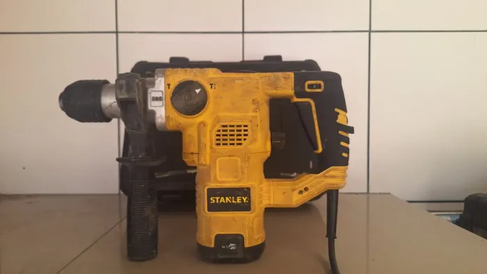Martelete Perfurador Rompedor Stanley 1250W 220V + Maleta - STHR1232