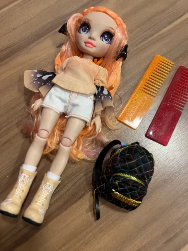 Boneca Rainbow High Poppy Rowan