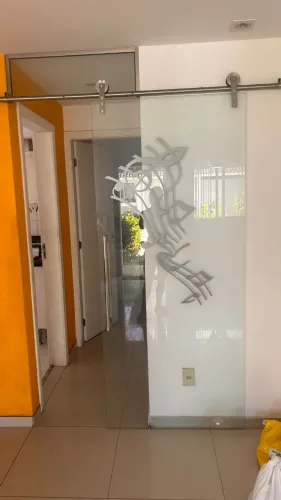 Porta de Correr em Vidro Temperado + Trilho Inox 3m + Bandeira de Vidro