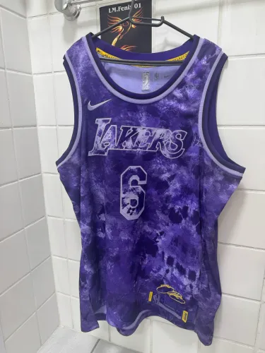 Camiseta Nike  lakers original usada 1 vez muito nova 