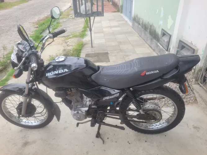 Vendo uma moto Honda 125 fan
