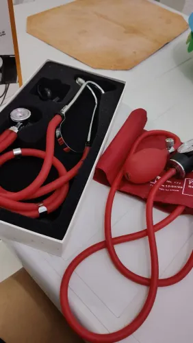 Kit estetoscópio e esfigmomanômetro premium