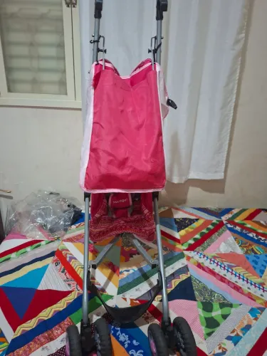 Carrinho de bebê em excelente estado, com nenhum defeito