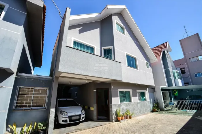Sobrado com 3 quartos no Bairro Novo Mundo