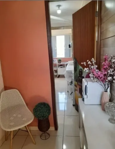 PEQUENA SALA COMERCIAL na Rodovia Amaral Peixoto, Orla 500, frente ao Supermarket  Tamoios