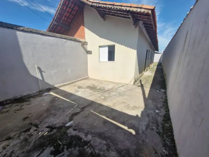 Maravilhosa Casa Geminada 2 Quartos no Balneário Maracanã - Praia Grande