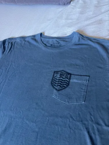 Camiseta com bolso Osklen original