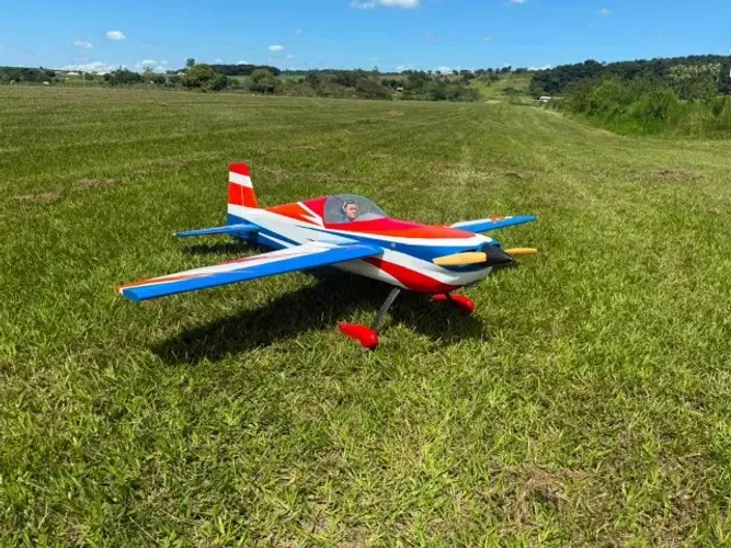 Aeromodelo Laser 260 Phoenix Models Carbon + DLE65 + Servos Savox 0251 Plus HV