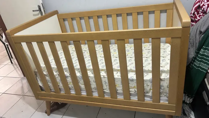 Berço americano de madeira com colchão novo