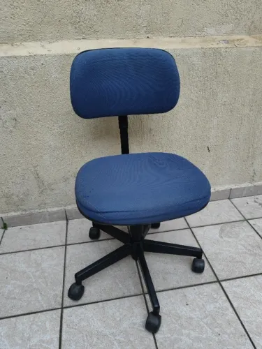 Cadeira Giratória em Tecido Azul Antiga - Giroflex (Ano 2004)