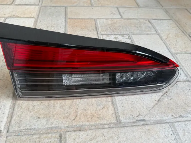 Lanterna traseira esquerda Original Corolla Cross 2022 -Led queimado