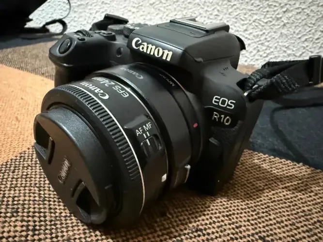 Kit Canon Eos R10 Mirrorless 4k + Adaptador + Lente 24mm 2.8 Preto (Usado)