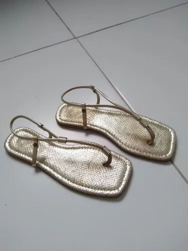 Rasteira Dourada Sonhos dos Pés 