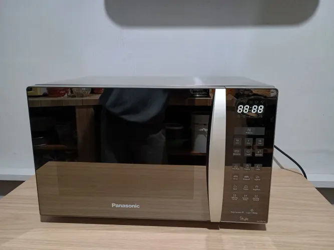 Microondas Panasonic espelhado inox a tapa de fora 31L