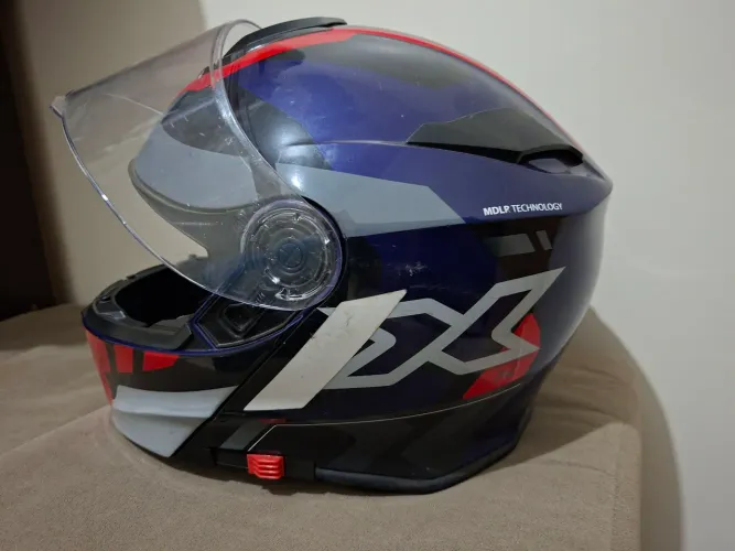 CAPACETE X11 TAMANHO 64 EM ÓTIMO ESTADO