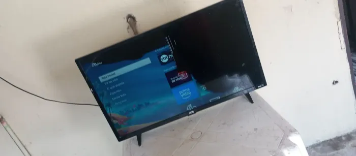 Tv roc com defeito na tela .mas ela liga normal e acende pra mim não compensa manda ageita