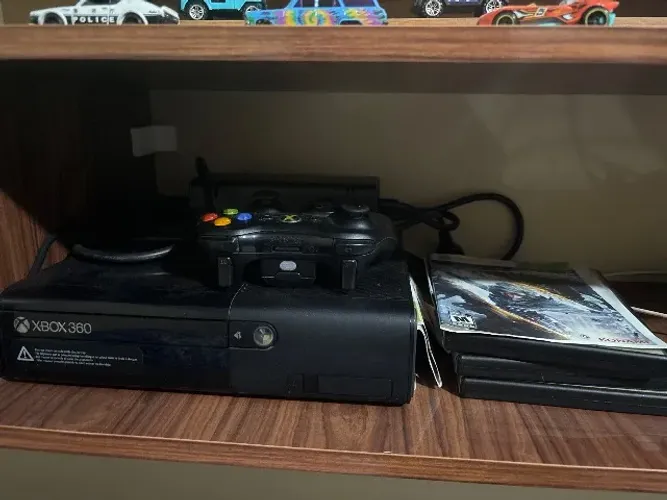 Xbox 360 zerado nunca aberto acompanha 3 jogos, e vem mais na conta 