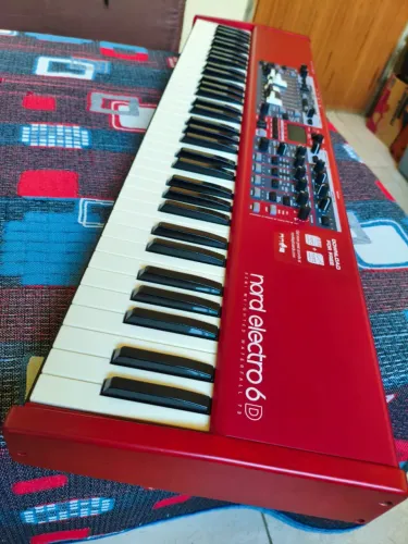 Teclado Nord Electro 6D 73 - Impecável. Com várias programações. Pegar e tocar