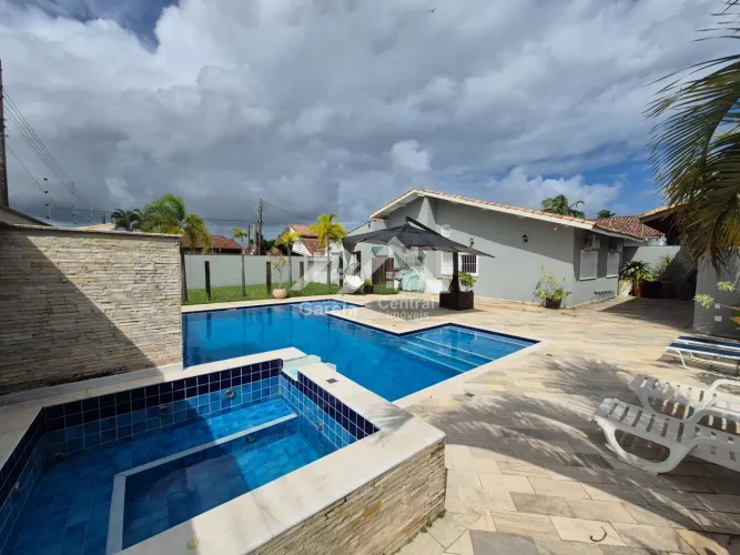 Casa com piscina em Peruíbe REF: 9656