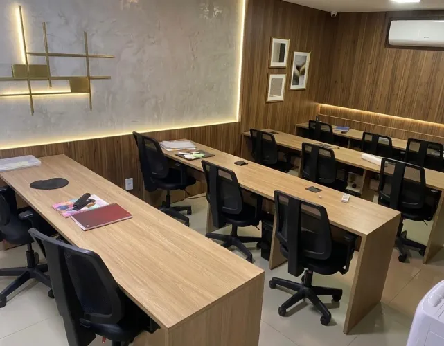     Leilão - Lote Corporativo Premium - iMacs + Móveis
