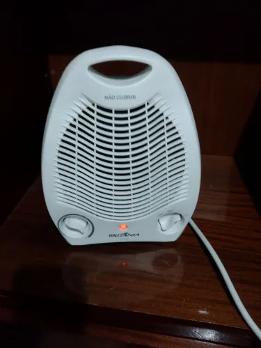 ventilador quente e frio sim está disponível leia e veja onde é antes de manda msg ..