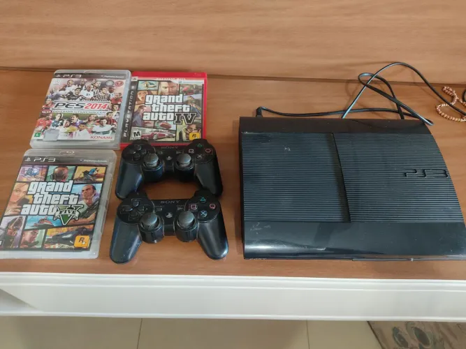 Vende Playstation 3 desbloqueado com 2 consoles e 2 jogos avulso